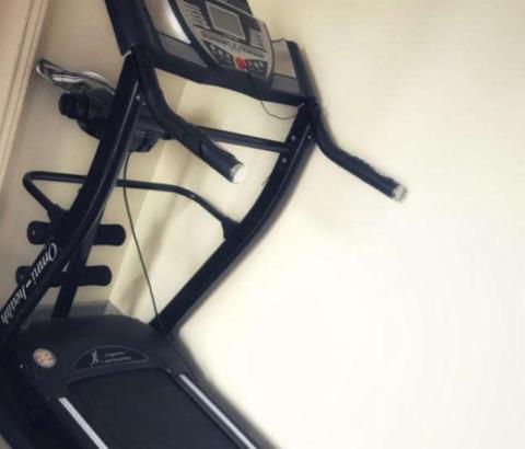  跑步机晚饭两小时后，可以外出走走，做做俯卧撑、跑步机吊吊单杠、双杠或者在家、宿舍做做双手倒立、跑步机俯卧撑、仰卧起坐的锻炼，锻炼到身体发热即可，跑步机等到身体适应后再增加运动量。注意：在自己不满23周岁前，就不能进行举重与超强度锻炼（包括推拉杠零、负重锻炼、深蹲），会影响身体长高并造成腿部肥胖的问题。切记！切记！    跑步机到新华书店、网上购买或下载一些锻炼身体、跑步机练武的身体防护与保护书籍及锻炼身体的技术要领、注意事项、女子防身术武术套路来好好学习学习后，再进行具体的锻炼与实施为好。      跑步机只要你能长期坚持下来，养成生活的如此习惯。跑步机特别是能够严格按照第四条、第五条、第六条进行锻炼，我敢肯定：二三个月你就会见到效果。        如果你能长期坚持下来，跑步机用不了三五年，你一定会将自己锻炼成为：高大、干练、英俊潇洒、有气质、亭亭玉立、风度翩翩、举手投足都透出七仙女的风采来，使帅哥美女们喜欢追捧地围绕在你身旁的局面，不是更好吗？除了以上所述，安徽捷迈体育用品有限公司专注于:安徽跑步机、安徽健身器材、爱康跑步机、跑步机、健身器材等领域.有需求请持续关注. 